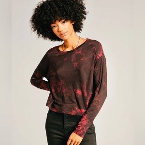 NWT! Volcom “Be Easy Babe” LS tee